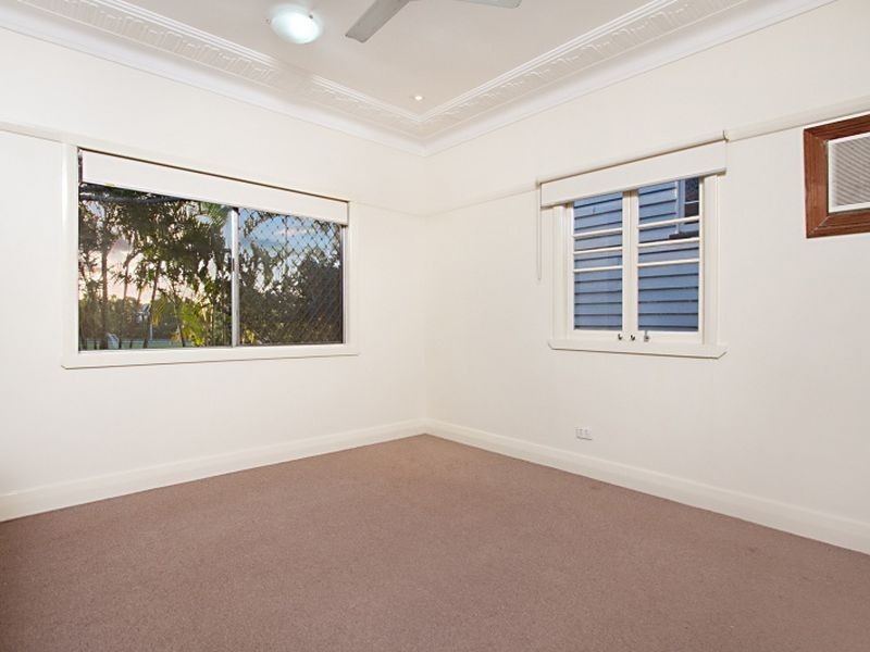 16 Pine Street, Greenslopes QLD 4120