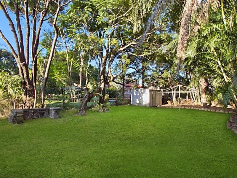 16 Pine Street, Greenslopes QLD 4120