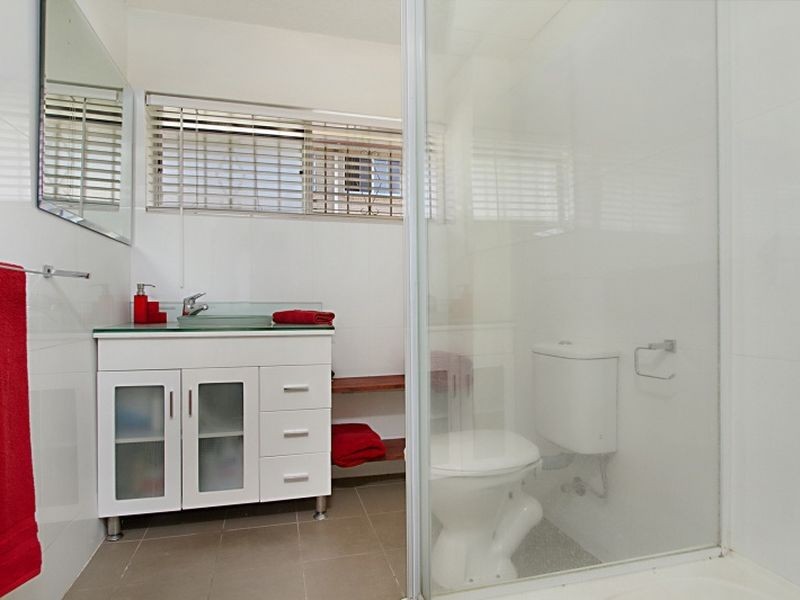 2/32 Macaulay Street, Coorparoo QLD 4151