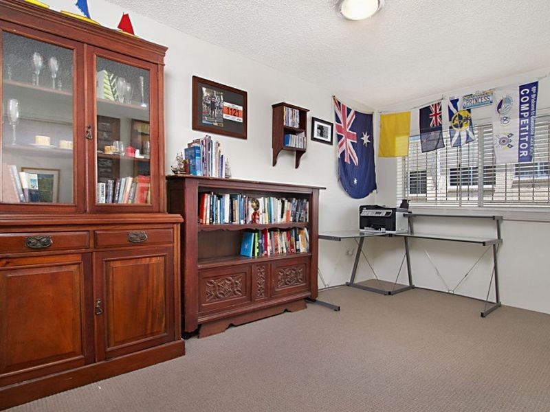 2/32 Macaulay Street, Coorparoo QLD 4151