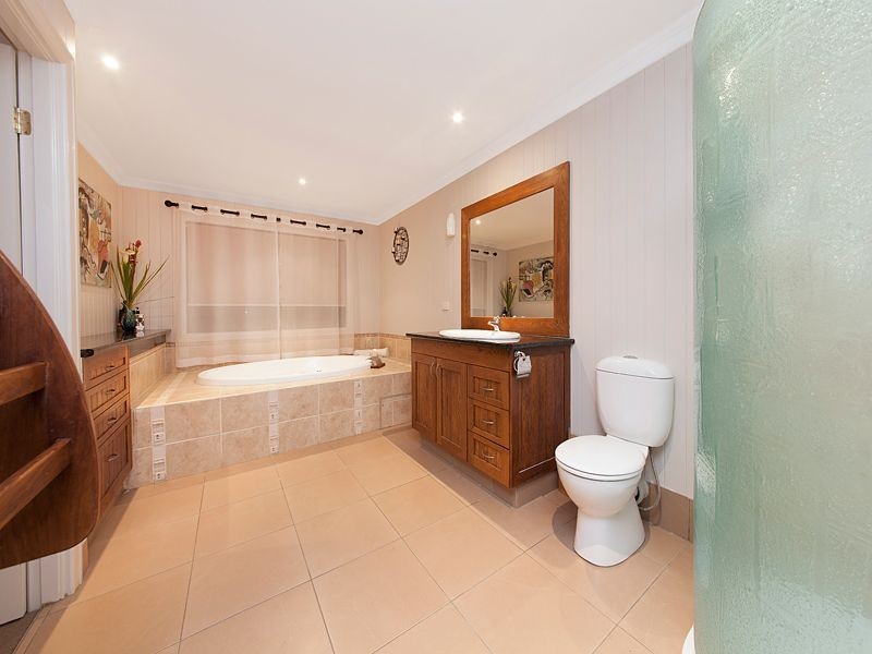25 Salisbury Street, Coorparoo QLD 4151