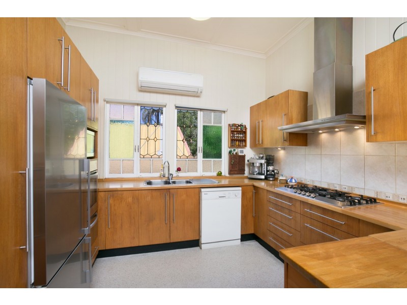 238 Bennetts Road, Norman Park QLD 4170