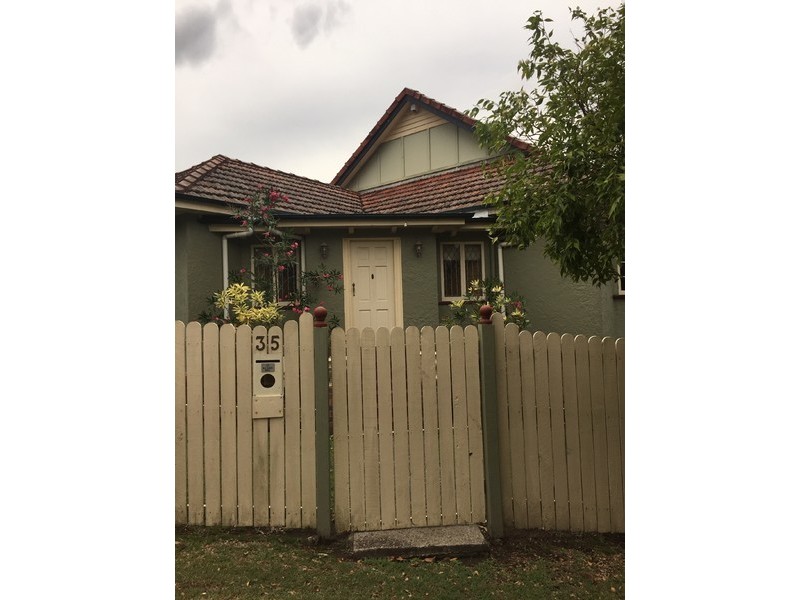 35 Ferguson Street, Camp Hill QLD 4152