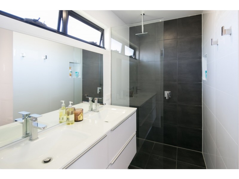 86 Thomas Street, Birkdale QLD 4159