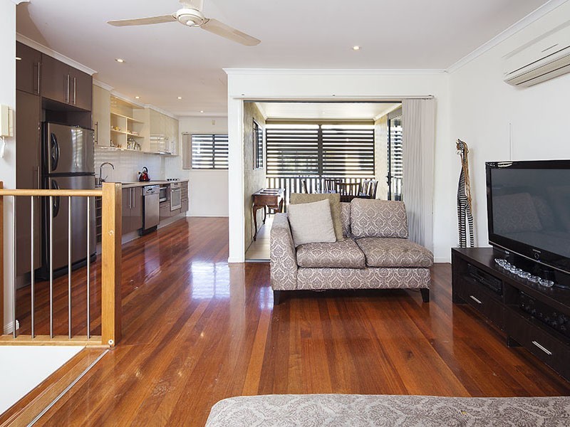 2/11 Temple Street, Coorparoo QLD 4151