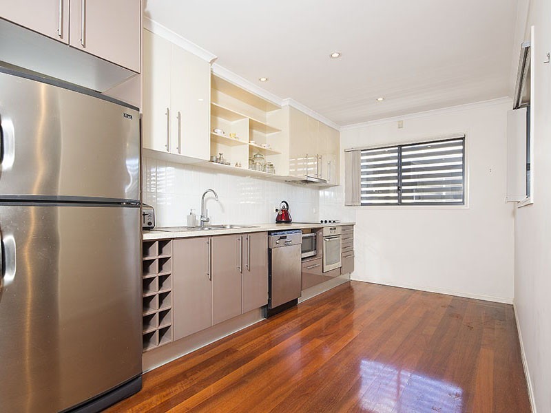 2/11 Temple Street, Coorparoo QLD 4151