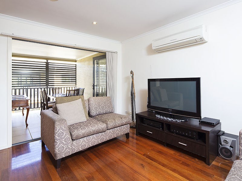 2/11 Temple Street, Coorparoo QLD 4151