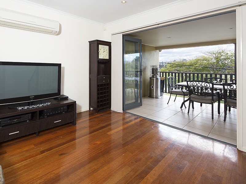 2/11 Temple Street, Coorparoo QLD 4151