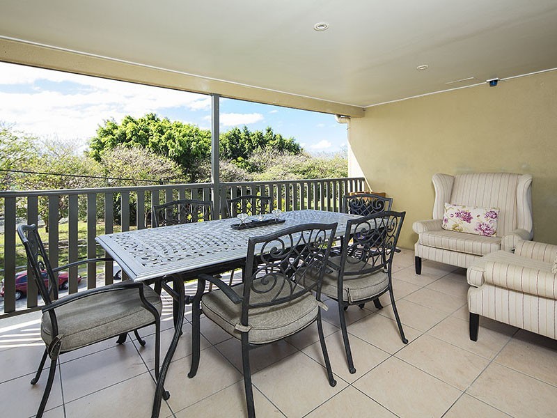 2/11 Temple Street, Coorparoo QLD 4151