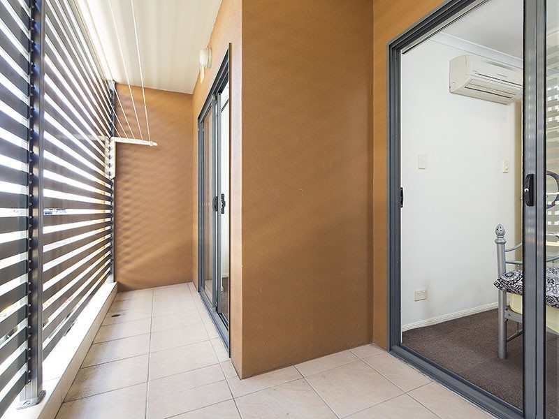 2/11 Temple Street, Coorparoo QLD 4151