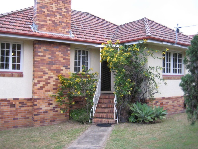 43 Woodrow Drive, Coorparoo QLD 4151