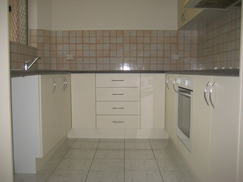 2/16 Knowsley Street, Greenslopes QLD 4120