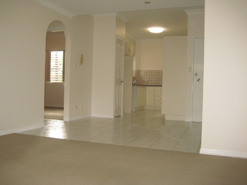 2/16 Knowsley Street, Greenslopes QLD 4120