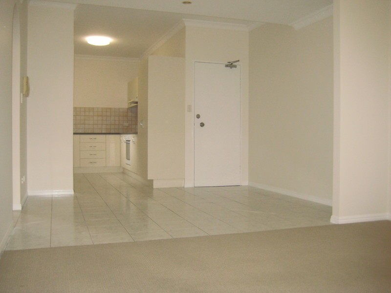 2/16 Knowsley Street, Greenslopes QLD 4120