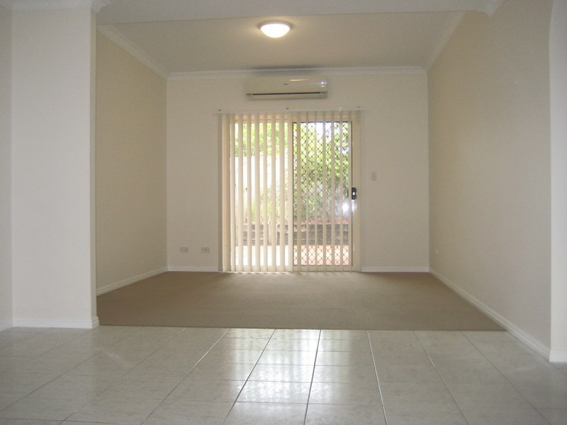 2/16 Knowsley Street, Greenslopes QLD 4120