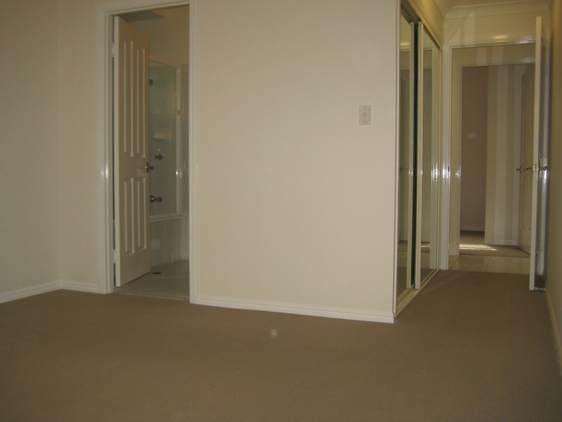 2/16 Knowsley Street, Greenslopes QLD 4120