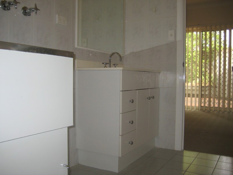 2/16 Knowsley Street, Greenslopes QLD 4120