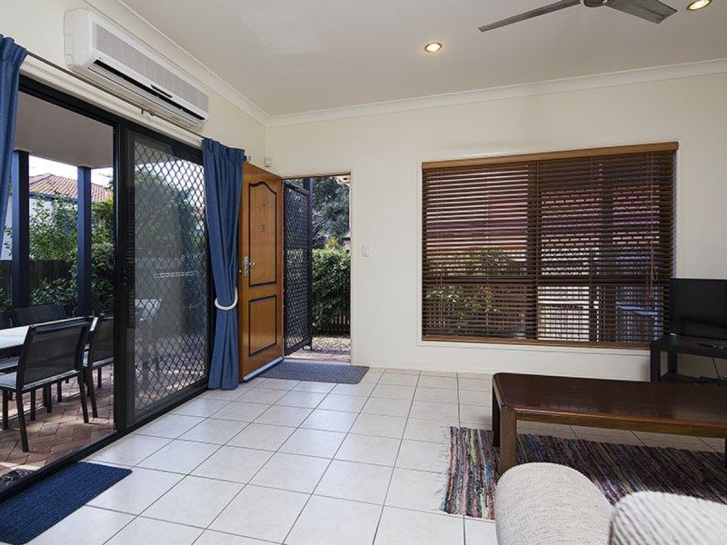 2/33 Pembroke Street, Carina QLD 4152