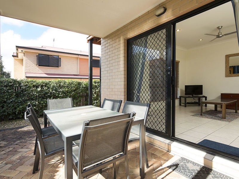 2/33 Pembroke Street, Carina QLD 4152