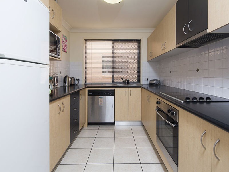 2/33 Pembroke Street, Carina QLD 4152