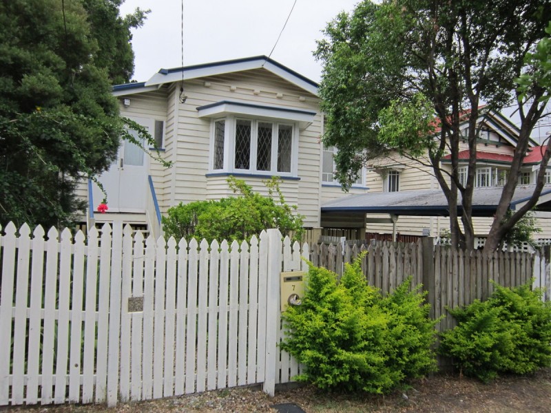 7 Galway Street, Greenslopes QLD 4120