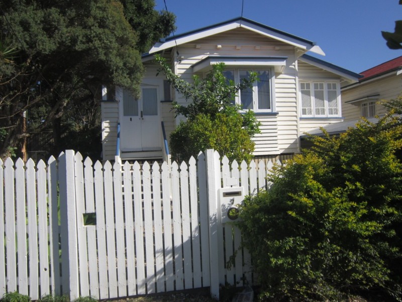 7 Galway Street, Greenslopes QLD 4120