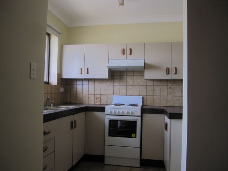 8/18 Rolle Street, Holland Park QLD 4121