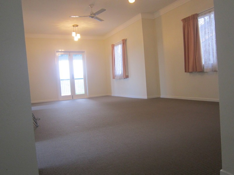 16 Nicholson Street, Greenslopes QLD 4120