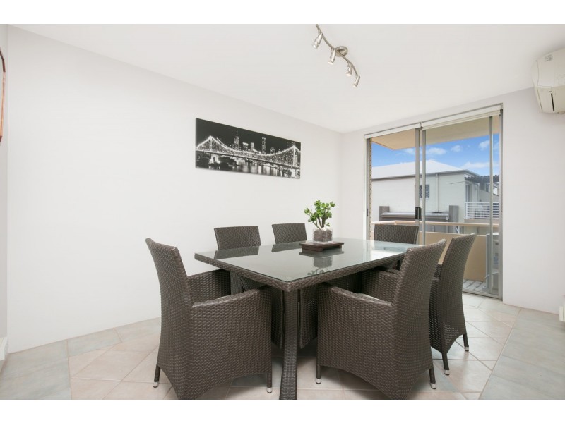 4/84 Norman Crescent, Norman Park QLD 4170