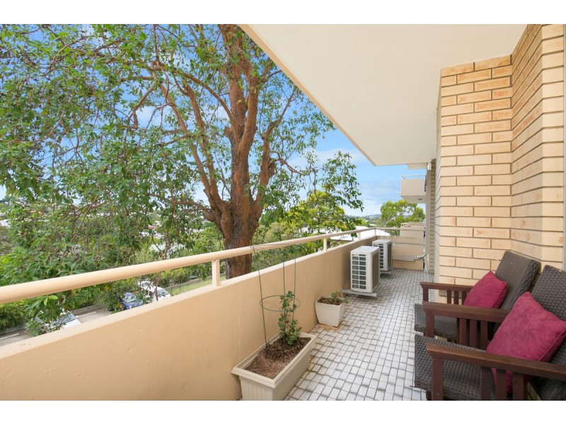 4/84 Norman Crescent, Norman Park QLD 4170