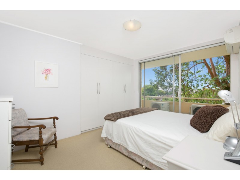 4/84 Norman Crescent, Norman Park QLD 4170