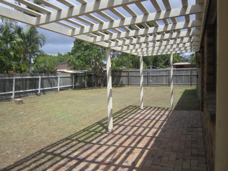 121 Meadowlands Road, Carindale QLD 4152