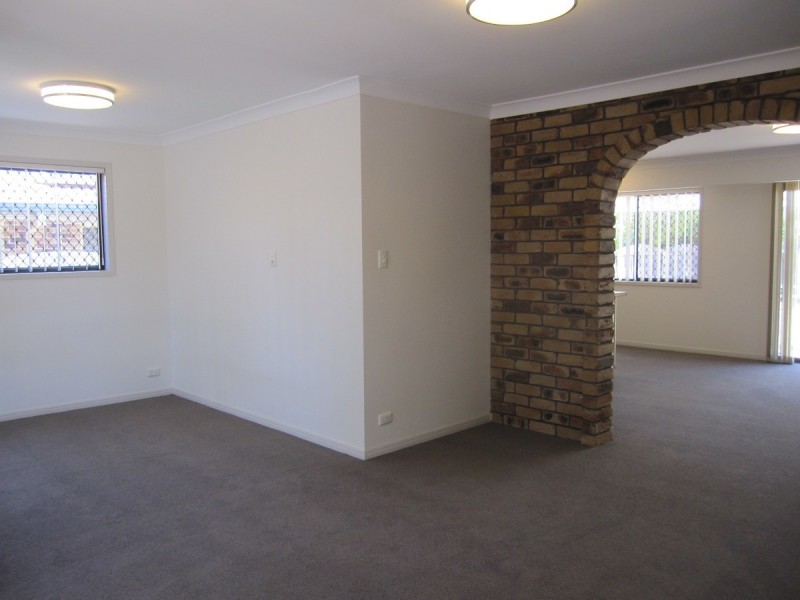 121 Meadowlands Road, Carindale QLD 4152