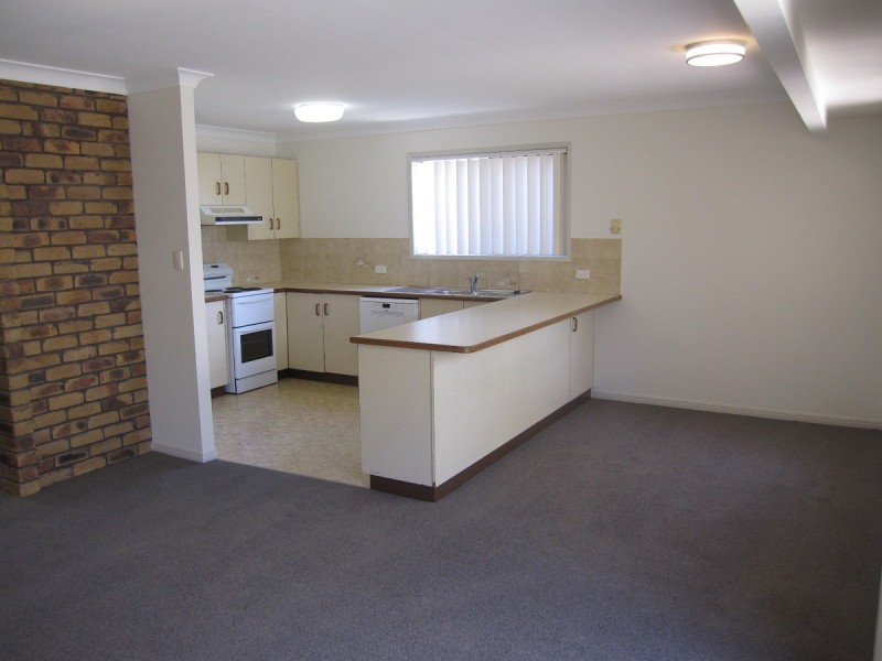 121 Meadowlands Road, Carindale QLD 4152