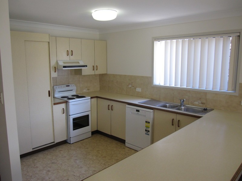 121 Meadowlands Road, Carindale QLD 4152