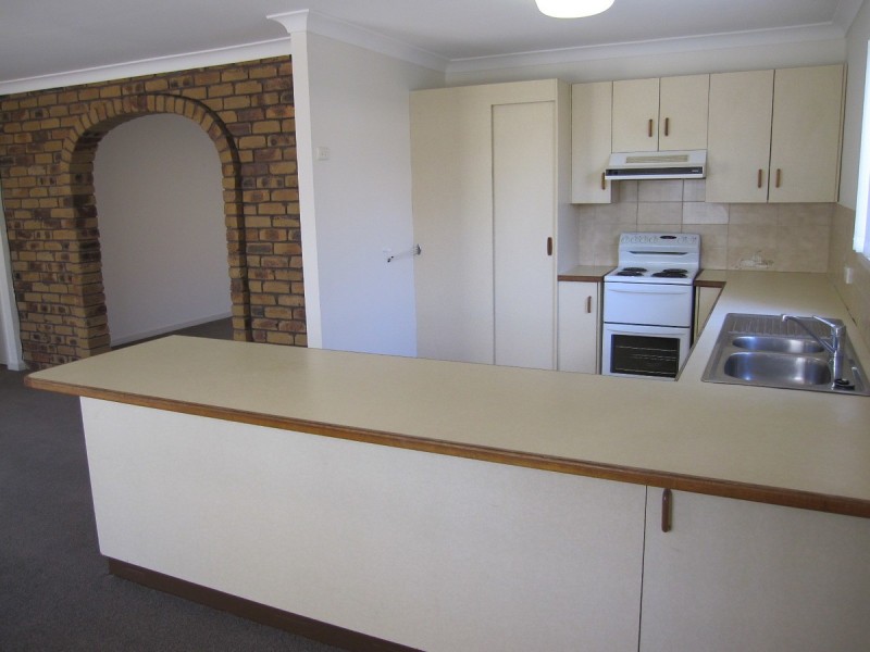 121 Meadowlands Road, Carindale QLD 4152