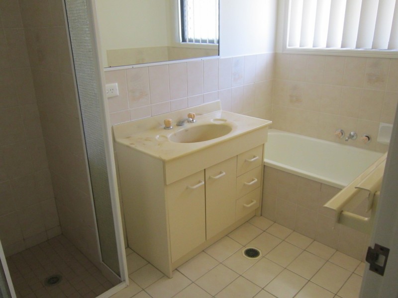 121 Meadowlands Road, Carindale QLD 4152