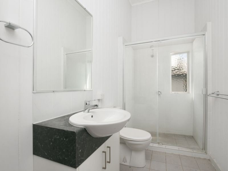 87 Old Cleveland Road, Greenslopes QLD 4120