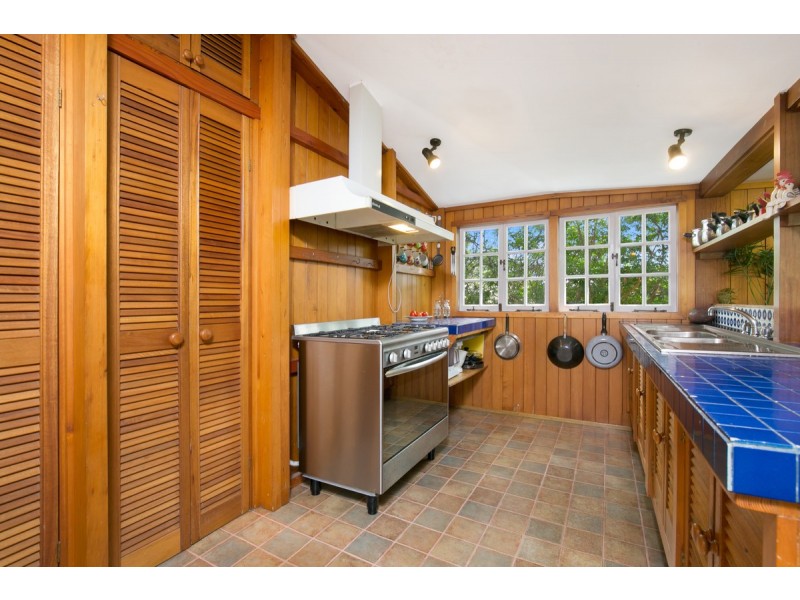 100 Plimsoll Street, Greenslopes QLD 4120