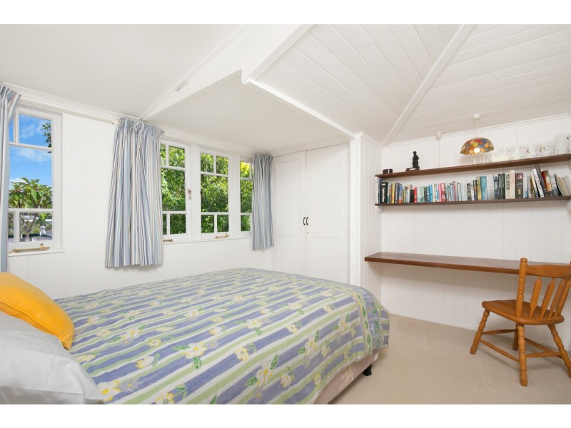 100 Plimsoll Street, Greenslopes QLD 4120