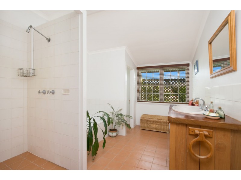 100 Plimsoll Street, Greenslopes QLD 4120