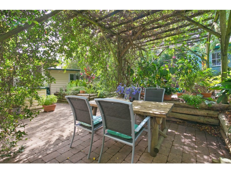 100 Plimsoll Street, Greenslopes QLD 4120