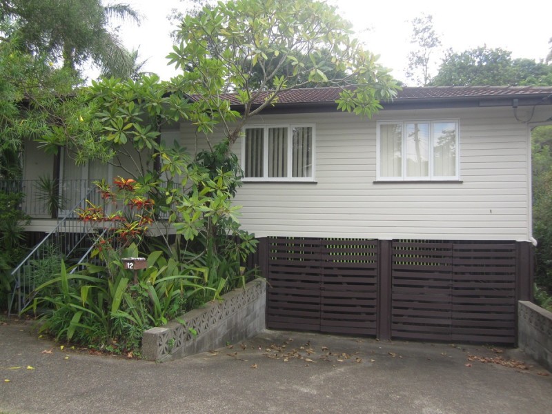 12 Nealdon Street, Holland Park QLD 4121
