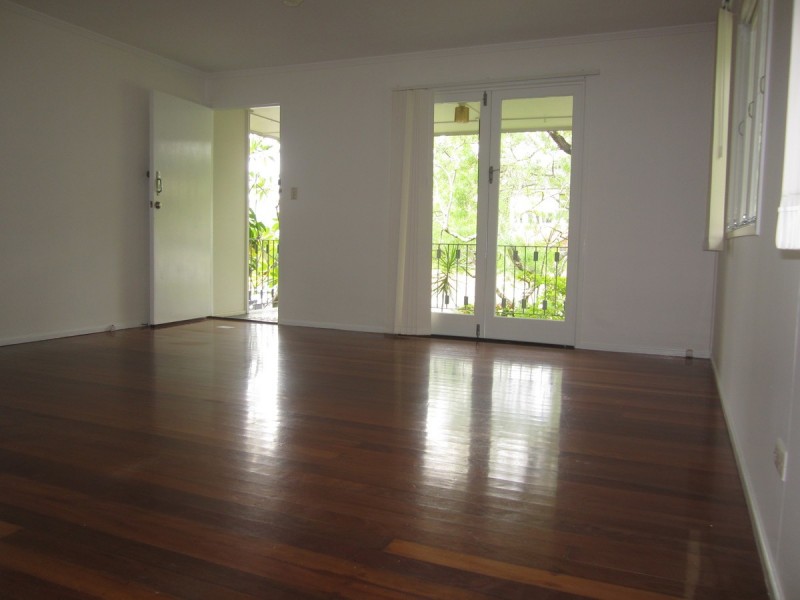 12 Nealdon Street, Holland Park QLD 4121