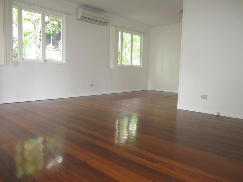 12 Nealdon Street, Holland Park QLD 4121