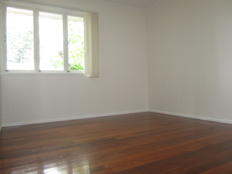 12 Nealdon Street, Holland Park QLD 4121