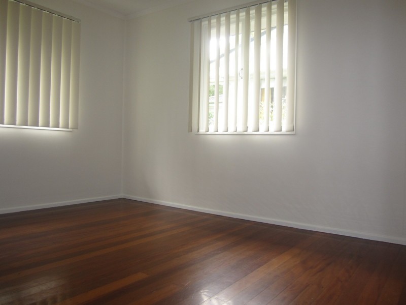 12 Nealdon Street, Holland Park QLD 4121