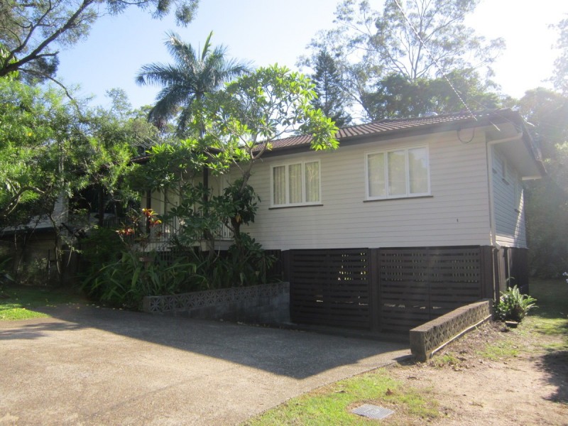 12 Nealdon Street, Holland Park QLD 4121
