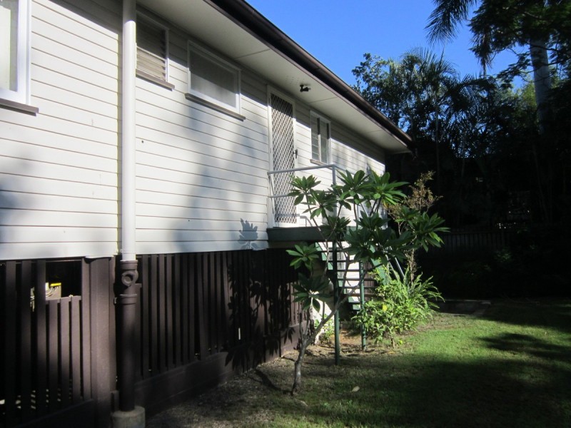 12 Nealdon Street, Holland Park QLD 4121