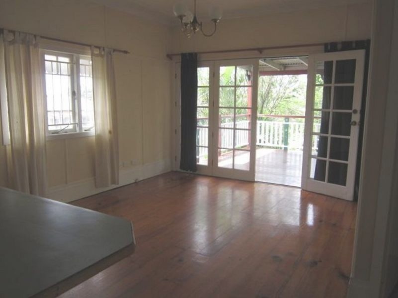 4 St Leonards Street, Coorparoo QLD 4151